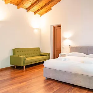 https://appartamento-le-guglie-in-piazza-castello-centro-storico.it-lombardy.com